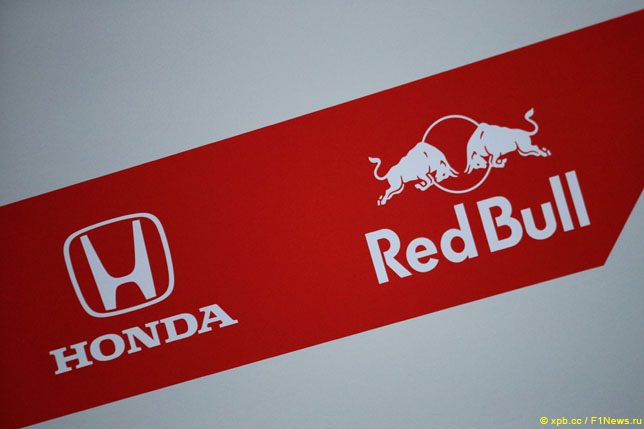 Логотипы Honda и Red Bull