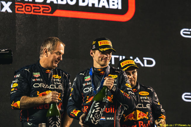 Представители Red Bull Racing на подиуме в Абу-Даби