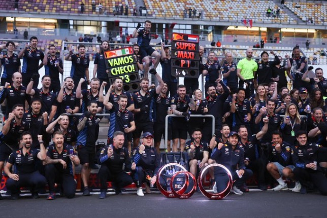 Команда Red Bull Racing отмечает довойной подиум в Шанхае, фото Red Bull Racing
