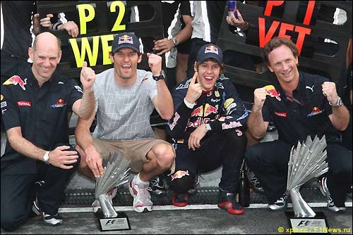 В Red Bull празднуют победу 