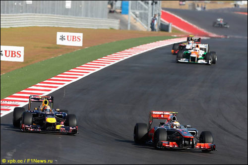 Льюис Хэмилтон (McLaren) и Себастьян Феттель (Red Bull Racing) на Гран При США