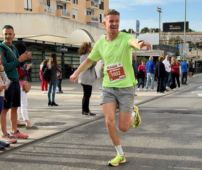 Нико Хюлкенберг на дистанции забега на острове Майорка, фото из социальных сетей