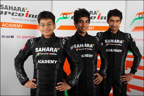 Участники молодежной программы Force India