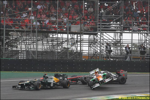 Столкновение Нико Хюлкенберга и Льюиса Хэмилтона в Гран При Бразилии 2012