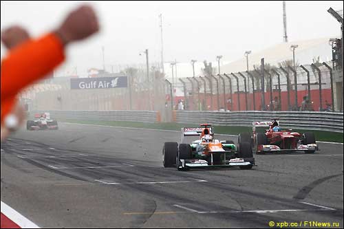 Пол ди Реста финиширует в Бахрейне впереди Ферандо Алонсо