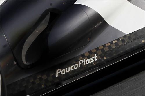 Логотип PaucoPlast на машине Sauber