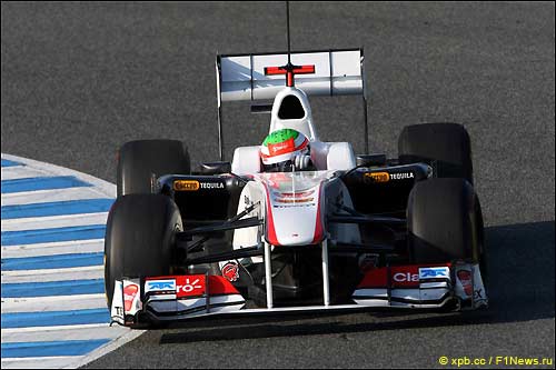 Серхио Перес за рулем Sauber C30