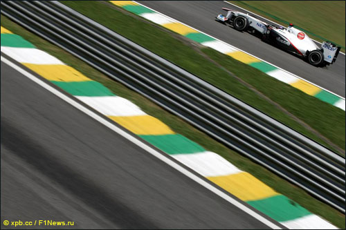 Камуи Кобаяши на трассе Гран При Бразилии