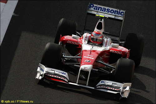 Камуи Кобаяши дебютировал в Формуле 1 под номером 10 в составе Toyota в 2009 году