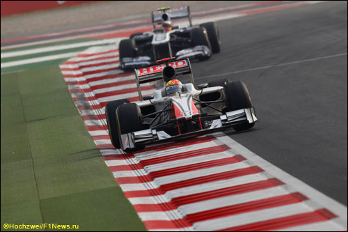 В нынешнем сезоне на HRT F111 использовались коробки передач Williams