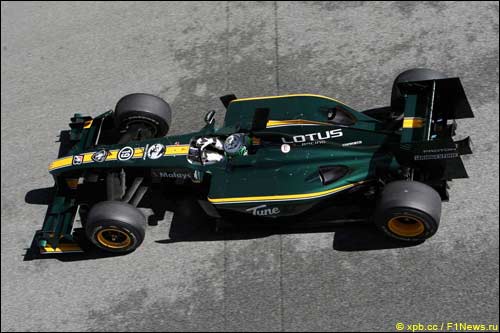 Хейкки Ковалайнен за рулем Lotus T127