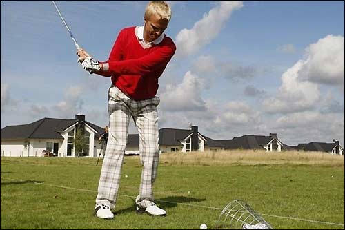 Хейкки Ковалайнен играет в гольф