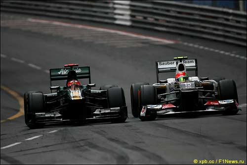 Хейкки Ковалайнен и Серхио Перес ведут борьбу на трассе Гран При Монако