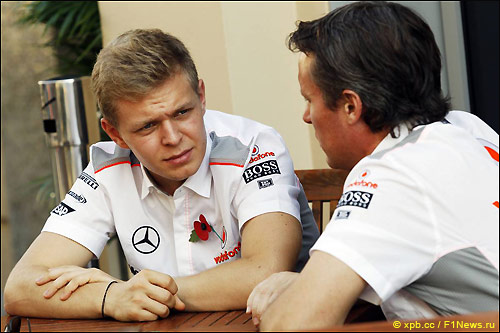 Кевин Магнуссен и спортивный директор McLaren Сэм Майкл