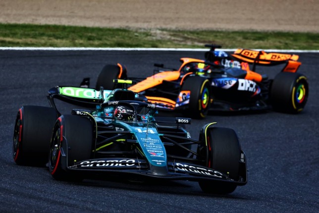 Фернандо Алонсо за рулём AMR24 на трассе Гран При Японии, фото XPB