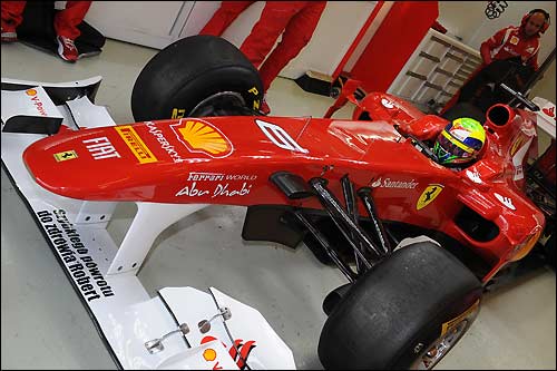 На переднем крыле Ferrari F150 появилось пожелание выздоровления Роберту Кубице