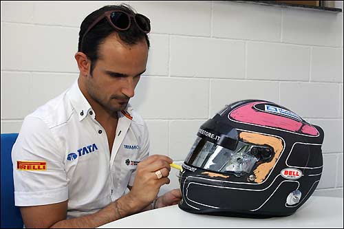 Витантонио Лиуцци разрисовывает свой шлем