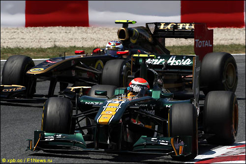 Ярно Трулли (Team Lotus) и Виталий Петров (Lotus Renault)