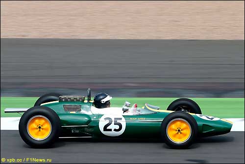 Дарио Франкитти за рулём Lotus 25