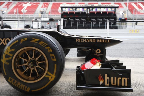 Логотип Richard Mille на машине Lotus E21
