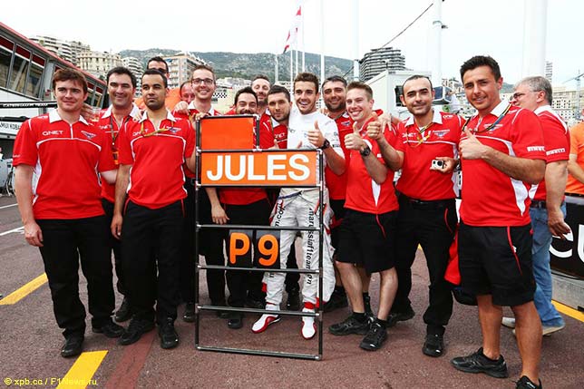 Команда Marussia и Жюль Бьянки после Гран При Монако 2014 года