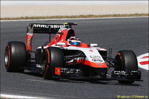 Макс Чилтон за рулём Marussia на трассе в Барселоне