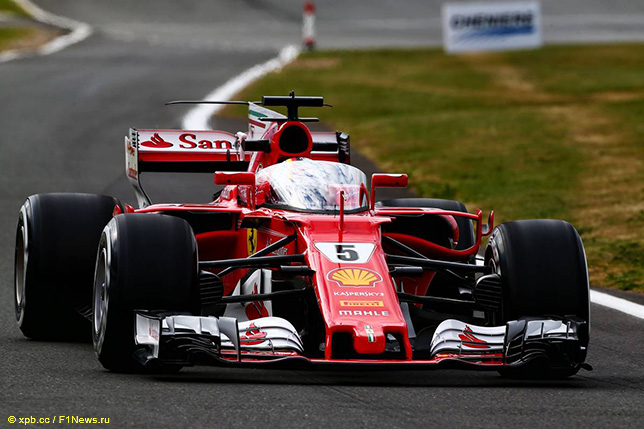 Себастьян Феттель за рулём Ferrari, на которой установлена система Shield