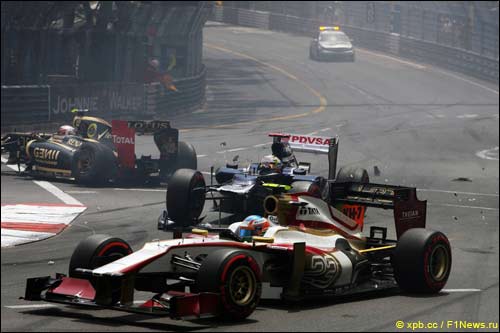 Столкновение в первом повороте Гран При Монако