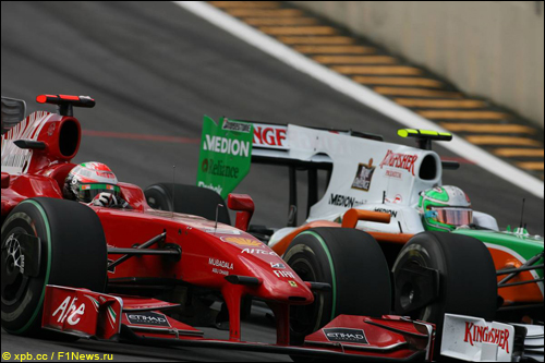 Force India  и Ferrari на трассе Гран При Бразилии