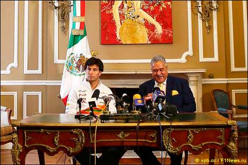 Серхио Перес и Виджей Малья на пресс-конференции