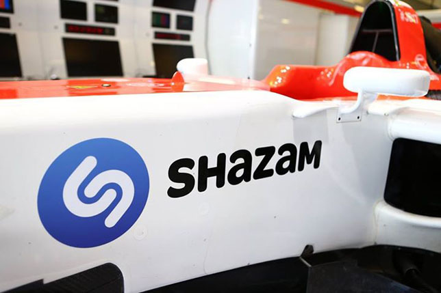 Логотип Shazam на машине Manor