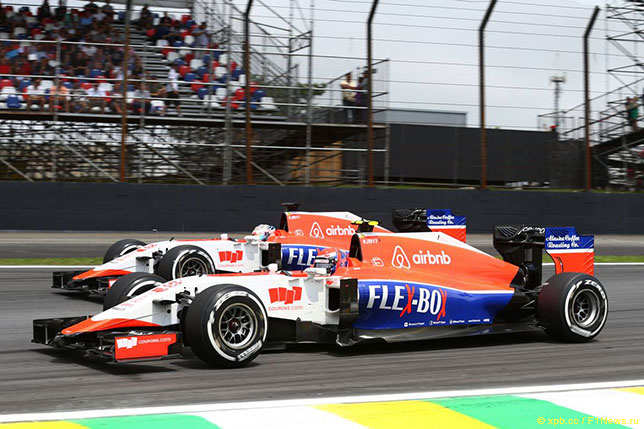 Машины команды Manor Marussia на трассе Гран При Бразилии 2015 года