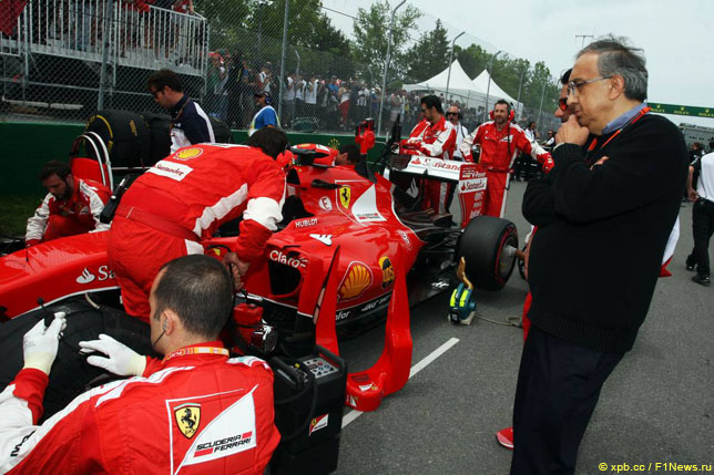 Серджио Маркионне около машины Себастьяна Феттеля на стартовой решетке Гран При Канады