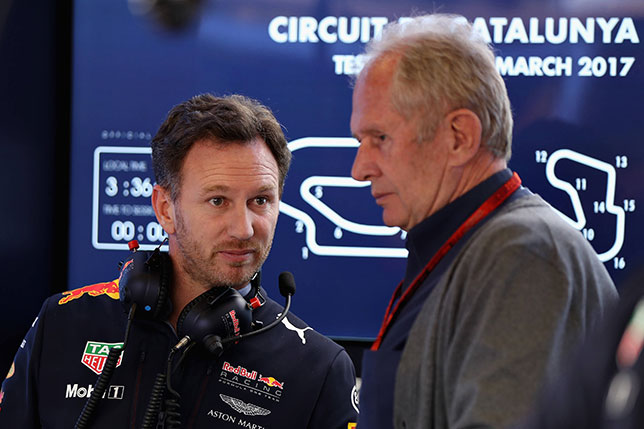Хельмут Марко (справа) и Кристиан Хорнер, руководитель Red Bull Racing, на тестах в Барселоне