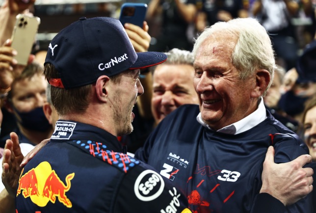 Хельмут Марко поздравляет Макса Ферстаппена с победой в чемпионате, фото пресс-службы Red Bull