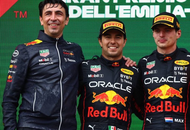 Энрио Бальбо, глава отдела аэродинамики Red Bull Racing, Серхио Перес и Макс Ферстаппен на подиуме в Имоле, фото XPB