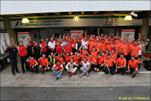 Команда Marussia на Гран При Бразилии