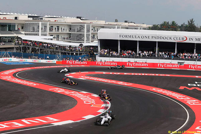 Борьба пилотов Williams и Red Bull Racing в Мехико
