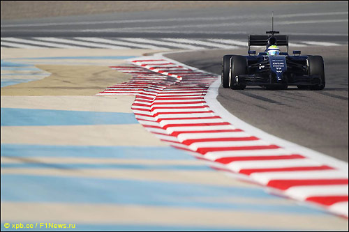 Фелипе Масса за рулём Williams FW36 на тестах в Бахрейне