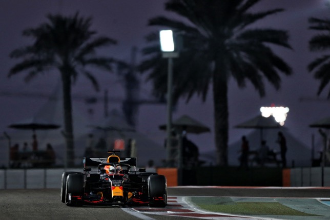 Макс Ферстаппен на пути к победе в Гран При Абу-Даби