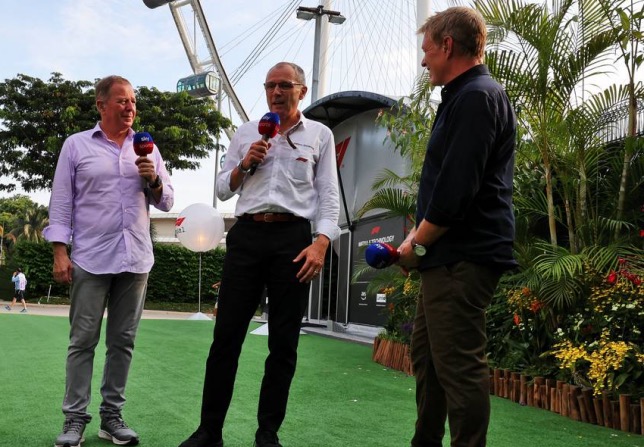 Сотрудники Sky Sports Мартин Брандл и Саймон Лэйзенби берут интервью у Стефано Доменикали, президента Формулы 1, фото XPB