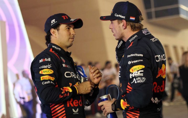 Серхио Перес и Макс Ферстаппен после финиша Гран При Бахрейна, фото XPB