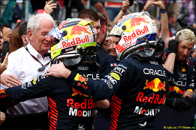 Хельмут Марко и гонщики Red Bull Racing