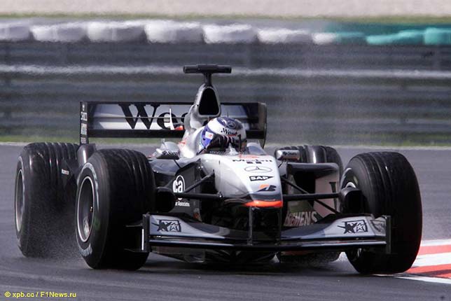 Мика Хаккинен на трассе Гран При Малайзии 2001 года