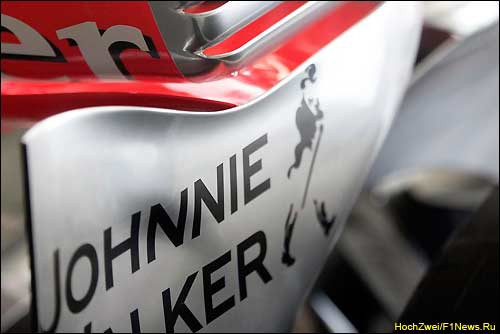Логотип Johnnie Walker на McLaren