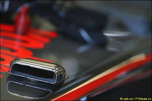 Входное отверстие воздуховода на McLaren