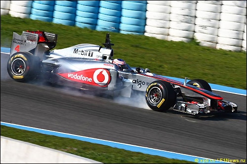 Новая машина McLaren на тестах в Хересе