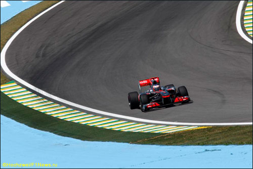 Дженсон Баттон на трассе Гран При Бразилии 2010 года