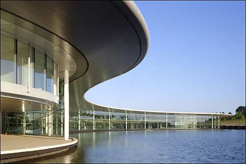 Технологический центр McLaren в Уокинге