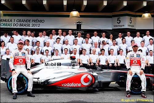 Групповая фотография McLaren в финале сезона